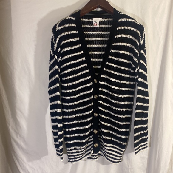 Woman’s Cardigan sweater top size XL. - Picture 2 of 6